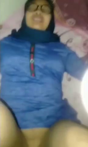 hijab colmek pake dildo- DoodStream – PoopHD