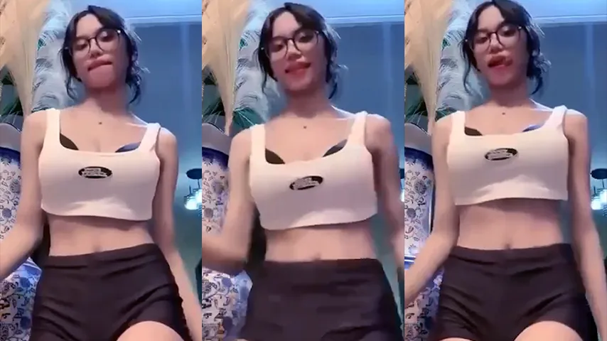 Bokep Indo Tiktokers Cantik Kacamata Ebot Viral