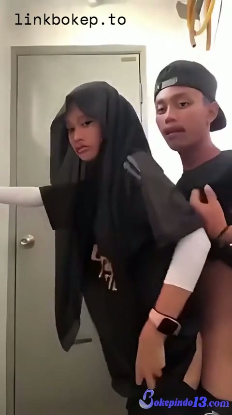 Dedek Hijab Ngga Tahan Terpaksa Ngeue Di Fitting Room .mp4