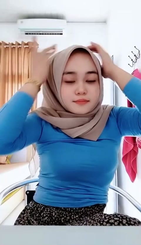 Indah Hijab Melon Mentul Lagi Ngobrol Santuy – DoodStream