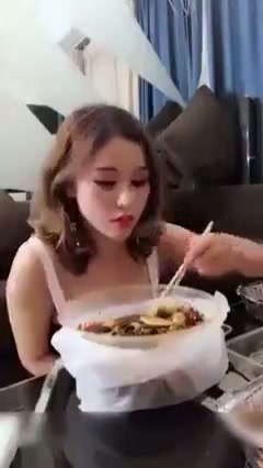 Baru mau makan eh di ajak euean
