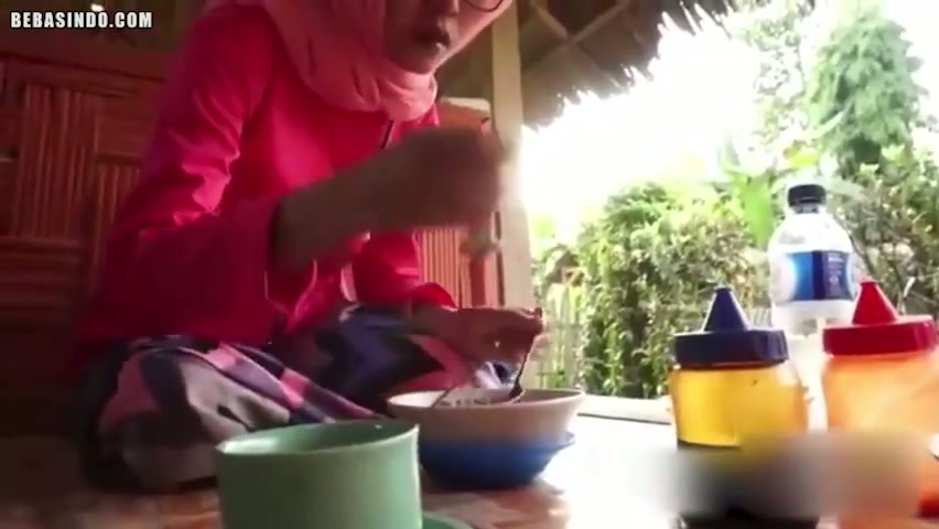 Hijab_ngajak_main_di_saung.mp4