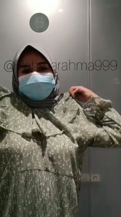 Watch Mbak Rahma999 Bertato Hijaber Binal Omek Toilet Umum.mp4