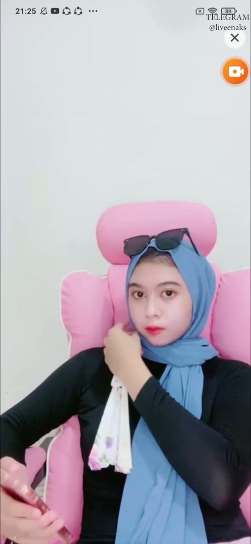 Ketika Cewek Hijabers Buka-bukaan Pake Red Lingerie Dream.mp4
