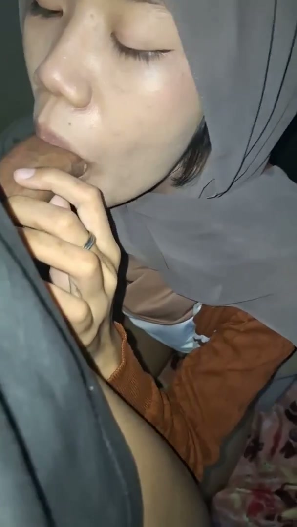 pasutri dep0k versi hijab berkacamata