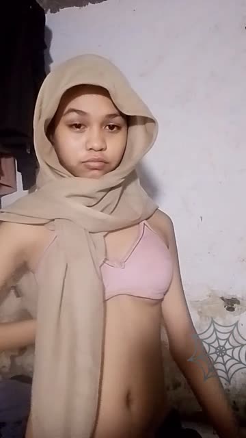 B0cil bulat Jilbab masih proses belajar 0mek.mp4