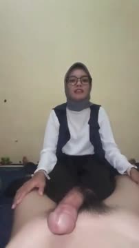 Ayang jilbab minta eskrim gasengaja crot dimuka.mp4