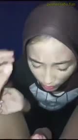 disepong hijab sange crot di muka