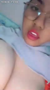 Bokep Indo Binor Jilbab Kacamata Colmek Squirt