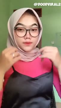Akira Hajime Cewek Jilbab TikTok Viral Pamer Toket