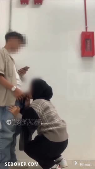 Cewek Hijab Nyepong Ngewe di Pojokan Parkiran Mall – BokepJilbab.cc.mp4